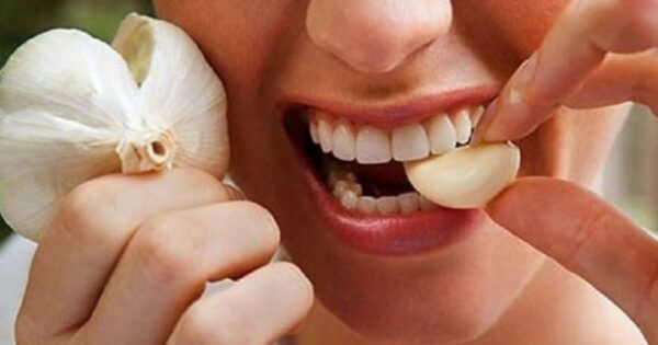 TOP 10 cách trị ăn tỏi hôi miệng đơn giản, hiệu quả hiện nay-1