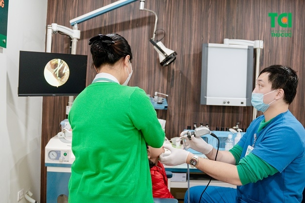 Cách lấy dị vật trong mũi bé tại TCI