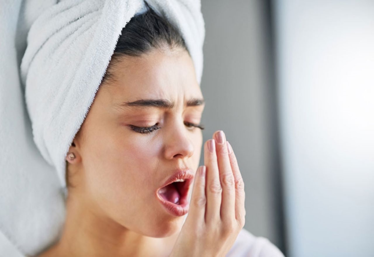 Hôi miệng sau khi ngủ dậy: Nguyên nhân và cách chữa