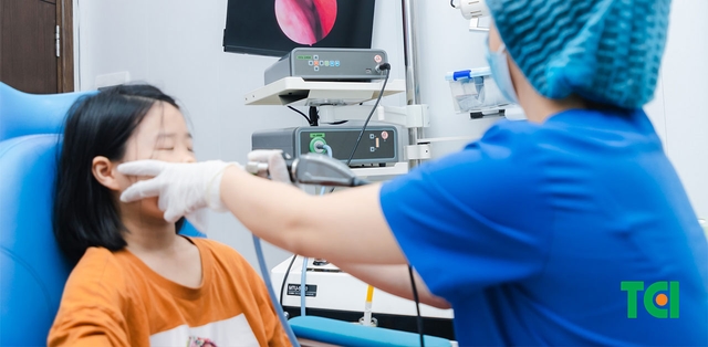 Lấy dị vật trong mũi trẻ &#8211; Cẩn trọng tránh mắc sai lầm