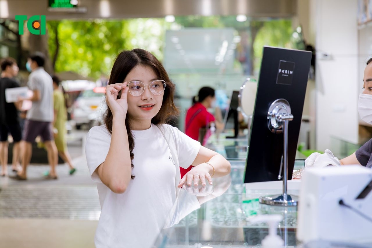 Cắt kính cận giá bao nhiêu và những lưu ý khi đi cắt kính