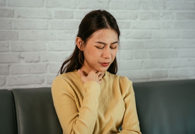 đau họng nuốt khó