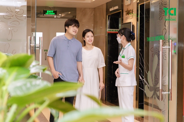 Ảnh Tiktoker triệu follower Đào Nguyễn Ánh trải nghiệm cùng vợ bầu tại TCI