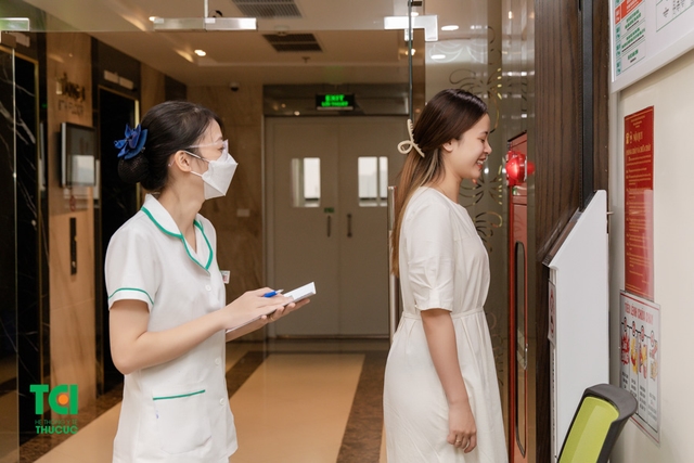 Ảnh Tiktoker triệu follower Đào Nguyễn Ánh trải nghiệm cùng vợ bầu tại TCI