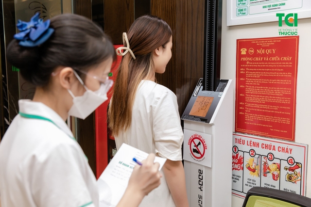 Ảnh Tiktoker triệu follower Đào Nguyễn Ánh trải nghiệm cùng vợ bầu tại TCI