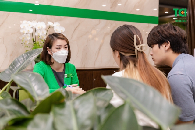 Ảnh Tiktoker triệu follower Đào Nguyễn Ánh trải nghiệm cùng vợ bầu tại TCI