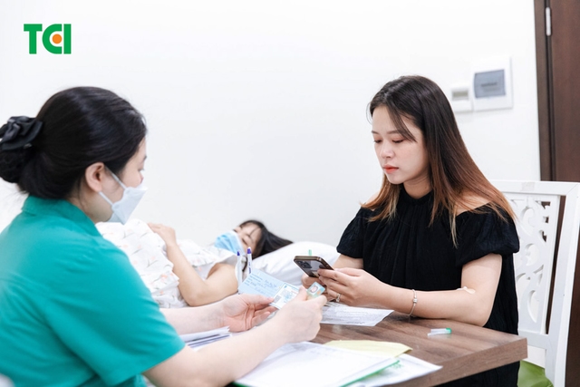 Ảnh Tiktoker triệu follower Đào Nguyễn Ánh trải nghiệm cùng vợ bầu tại TCI