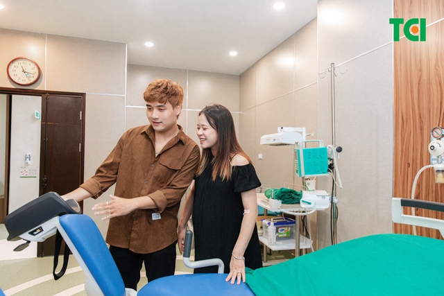 Ảnh Tiktoker triệu follower Đào Nguyễn Ánh trải nghiệm cùng vợ bầu tại TCI