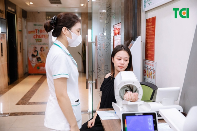 Ảnh Tiktoker triệu follower Đào Nguyễn Ánh trải nghiệm cùng vợ bầu tại TCI