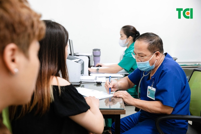 Ảnh Tiktoker triệu follower Đào Nguyễn Ánh trải nghiệm cùng vợ bầu tại TCI