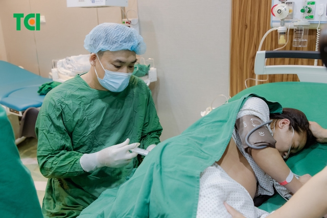 Ảnh Tiktoker triệu follower Đào Nguyễn Ánh trải nghiệm cùng vợ bầu tại TCI