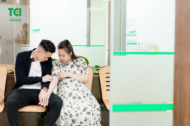 Ảnh Gia đình cầu thủ Lê Thanh Bình khám thai tại TCI