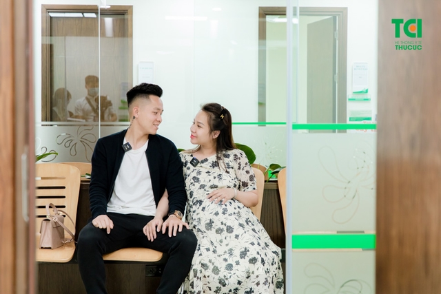 Ảnh Gia đình cầu thủ Lê Thanh Bình khám thai tại TCI