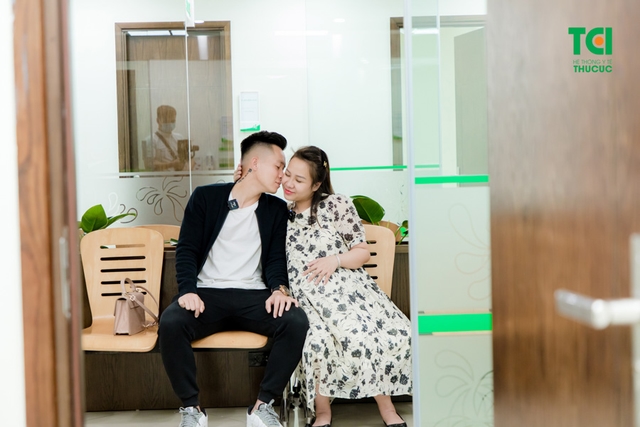 Ảnh Gia đình cầu thủ Lê Thanh Bình khám thai tại TCI