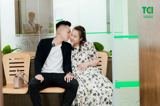 Ảnh Gia đình cầu thủ Lê Thanh Bình khám thai tại TCI
