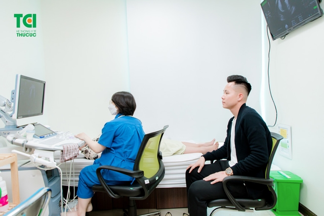 Ảnh Gia đình cầu thủ Lê Thanh Bình khám thai tại TCI