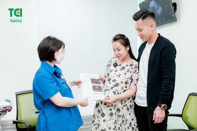 Ảnh Gia đình cầu thủ Lê Thanh Bình khám thai tại TCI