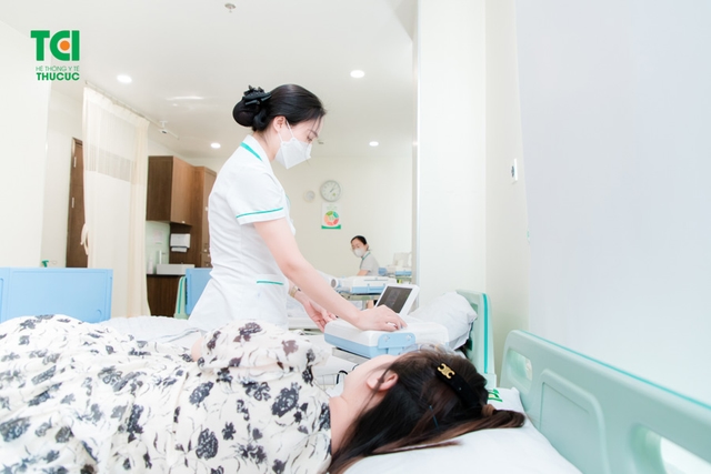 Ảnh Gia đình cầu thủ Lê Thanh Bình khám thai tại TCI