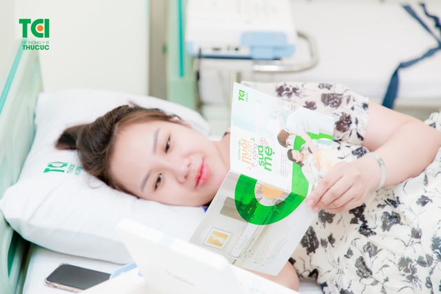 Ảnh Gia đình cầu thủ Lê Thanh Bình khám thai tại TCI