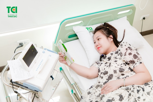 Ảnh Gia đình cầu thủ Lê Thanh Bình khám thai tại TCI