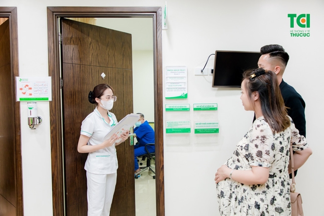 Ảnh Gia đình cầu thủ Lê Thanh Bình khám thai tại TCI