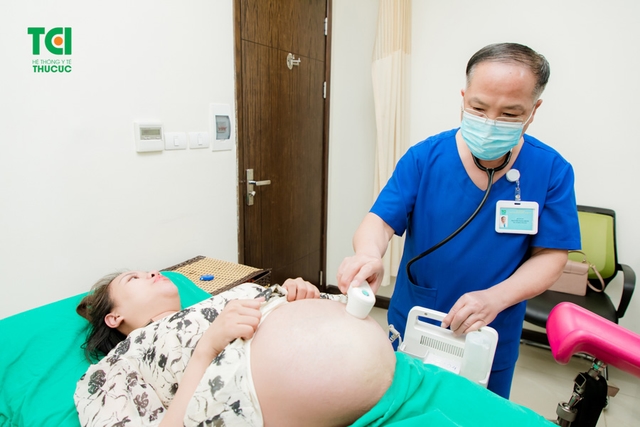 Ảnh Gia đình cầu thủ Lê Thanh Bình khám thai tại TCI