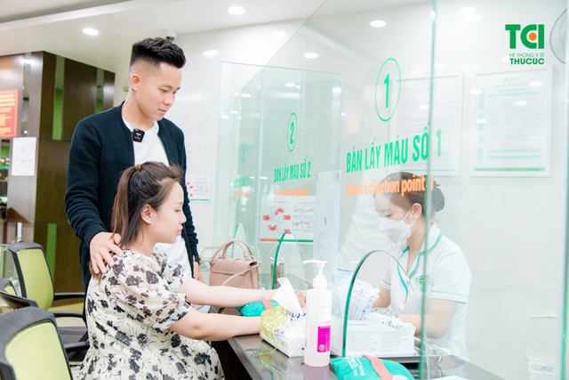 Ảnh Gia đình cầu thủ Lê Thanh Bình khám thai tại TCI