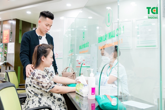 Ảnh Gia đình cầu thủ Lê Thanh Bình khám thai tại TCI