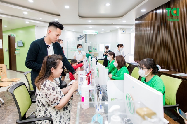 Ảnh Gia đình cầu thủ Lê Thanh Bình khám thai tại TCI