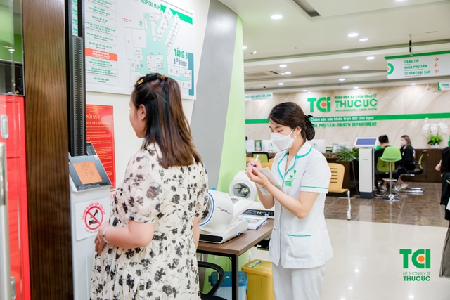 Ảnh Gia đình cầu thủ Lê Thanh Bình khám thai tại TCI