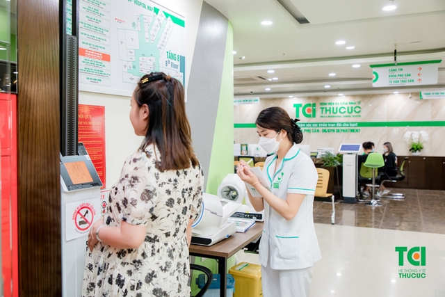 Ảnh Gia đình cầu thủ Lê Thanh Bình khám thai tại TCI