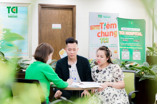 Ảnh Gia đình cầu thủ Lê Thanh Bình khám thai tại TCI