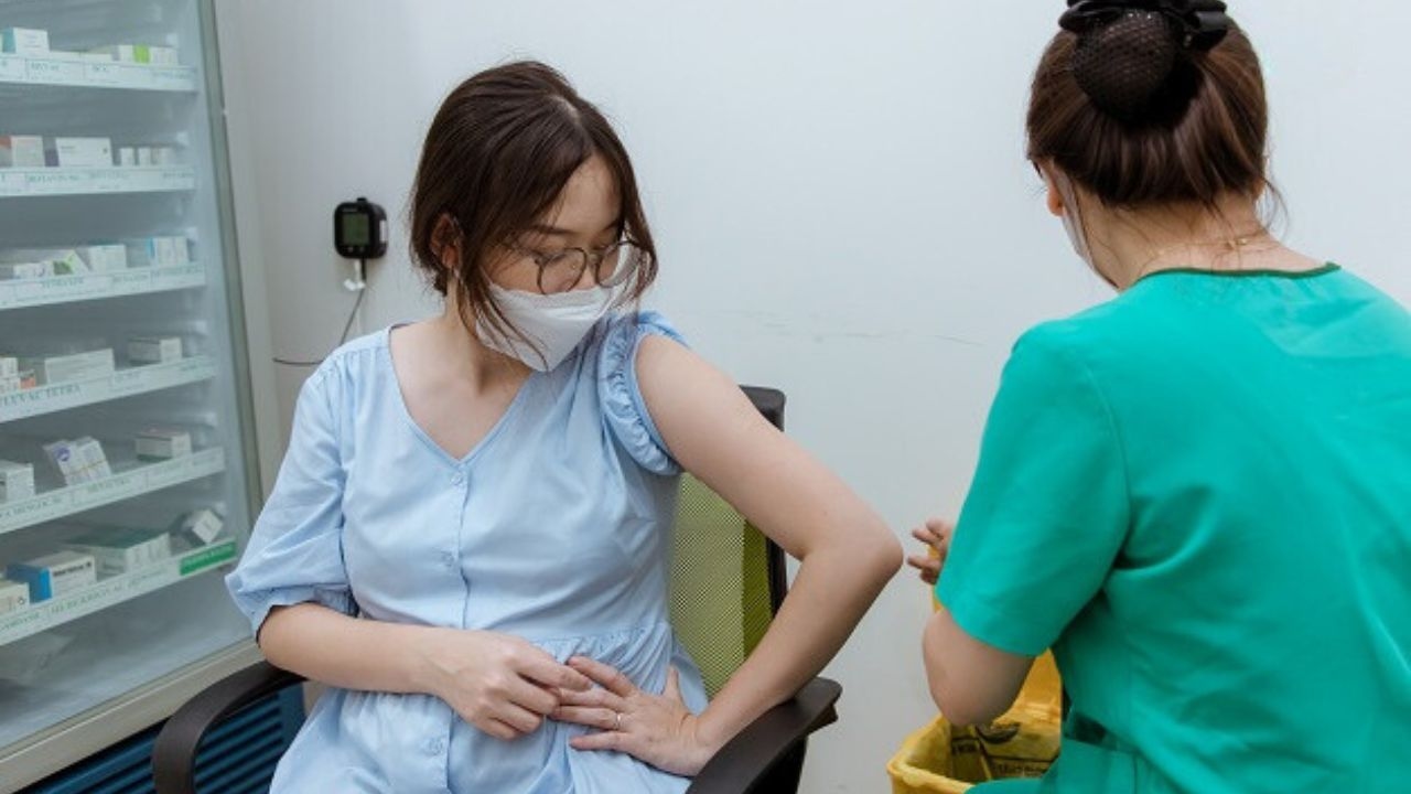 Chi tiết lịch tiêm chủng cho bà bầu trước &#8211; trong khi mang thai