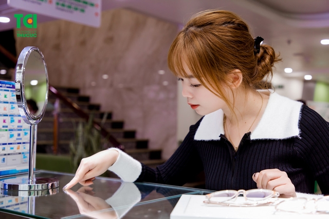 Ảnh khách hàng Lê Thị Ngọc Huyền cắt kính tại Thu Cúc TCI