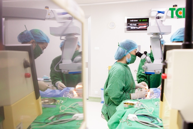 Ảnh mổ Phaco bác Hoàng Đức Thùy 82 tuổi