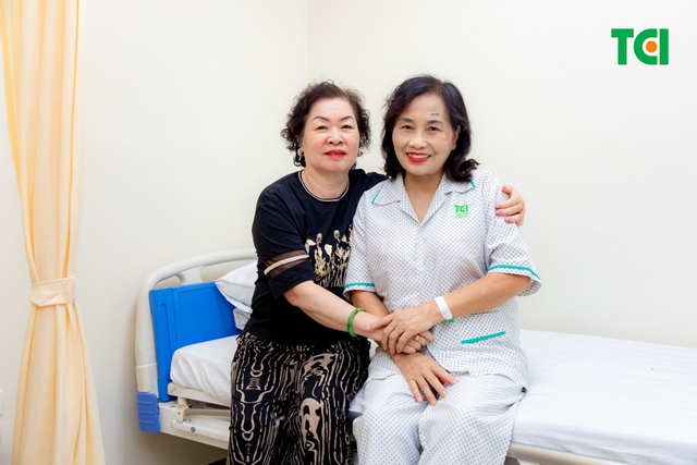 Ảnh khách hàng Nguyễn Thị Hằng phẫu thuật Phaco tại Thu Cúc TCI