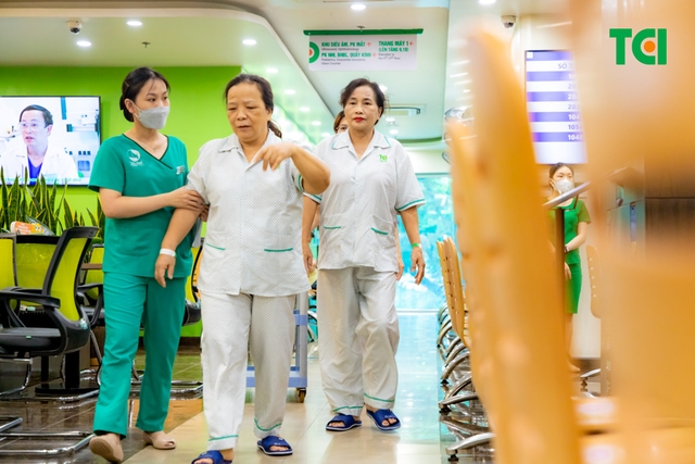 Ảnh khách hàng Nguyễn Thị Hằng phẫu thuật Phaco tại Thu Cúc TCI