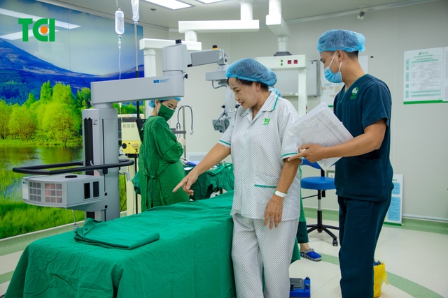 Ảnh khách hàng Nguyễn Thị Hằng phẫu thuật Phaco tại Thu Cúc TCI