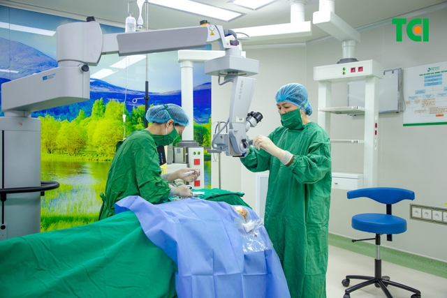 Ảnh khách hàng Nguyễn Thị Hằng phẫu thuật Phaco tại Thu Cúc TCI
