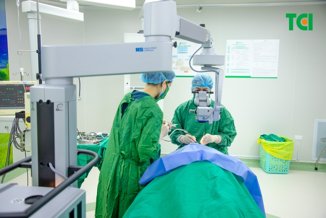 Ảnh khách hàng Nguyễn Thị Hằng phẫu thuật Phaco tại Thu Cúc TCI