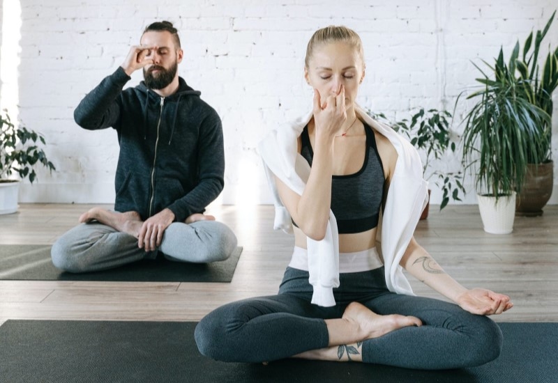 Các kỹ thuật hít thở cơ bản trong Yoga và vai trò của việc hít thở khi tập yoga 