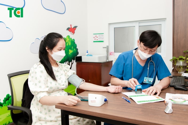 Trước khi tiêm chủng tại TCI bà bầu sẽ được khám sàng lọc