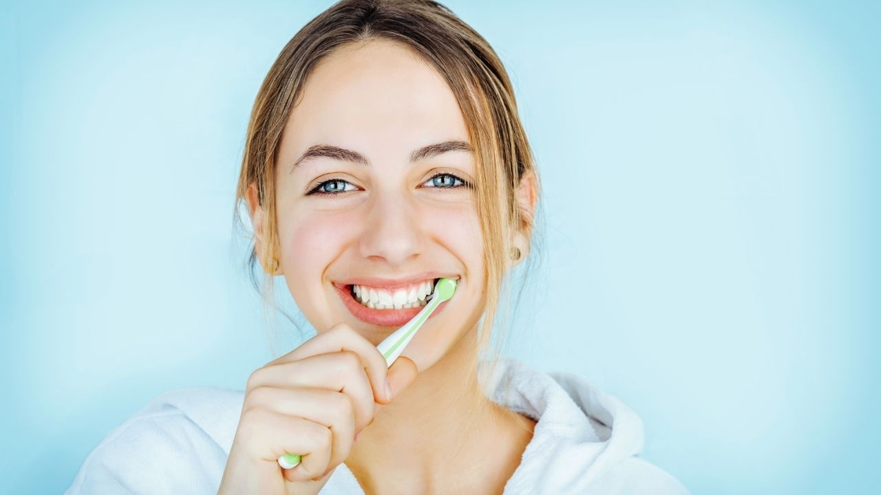 Cách chăm sóc răng miệng đúng cách với bộ sản phẩm thần thánh