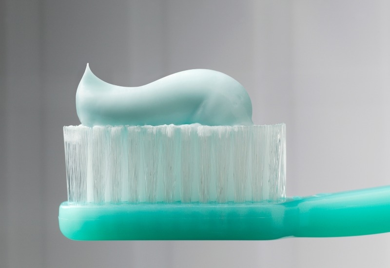 Sai lầm trong chăm sóc răng miệng bằng bàn chải và kem đánh răng