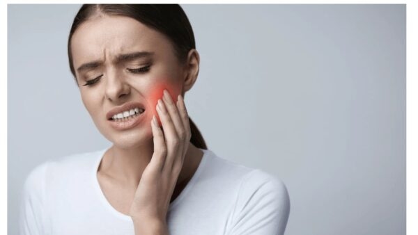 Viêm sưng nướu có thể khiến người bị cảm thấy đau và khó chịu.