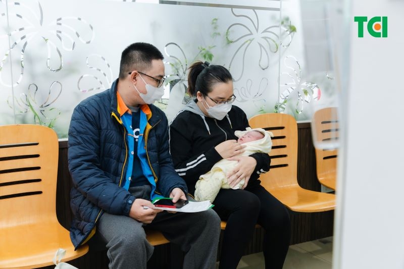 Phụ huynh cần tìm hiểu kỹ thông tin trước khi đưa ra quyết định nên cho con tiêm ở đâu.