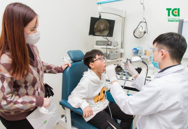 Xử trí hóc dị vật cho bé