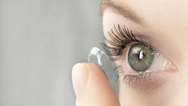 Ortho k lenses: Người phù hợp và không phù hợp để sử dụng