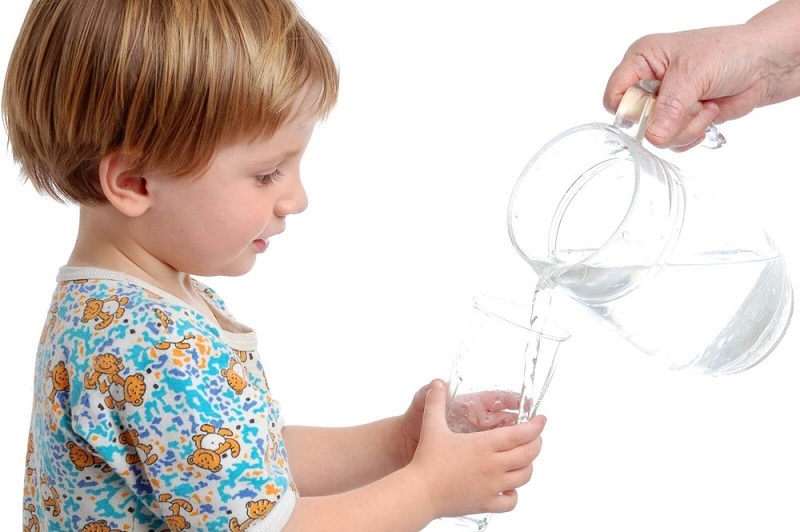 Khát nước là một trong những biểu hiện của bệnh tiêu chảy