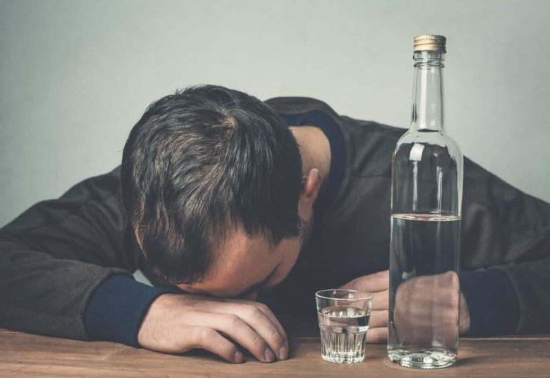 Rượu - Tác nhân gây ợ chua cần chú ý